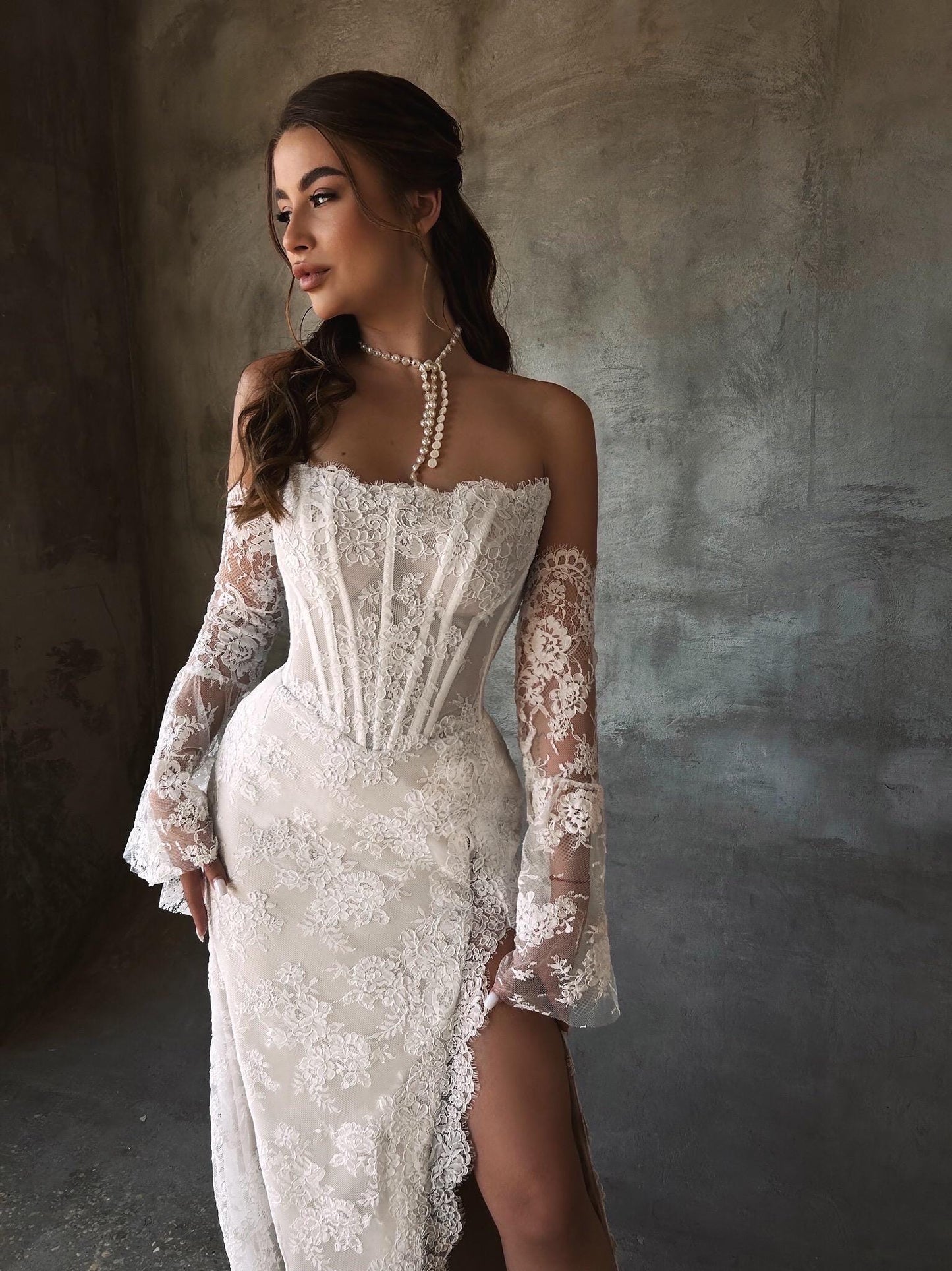 KIDA – Lace Off-Shoulder Wedding Dress – Romantic Bridal Gown with Slit | Tesorosi