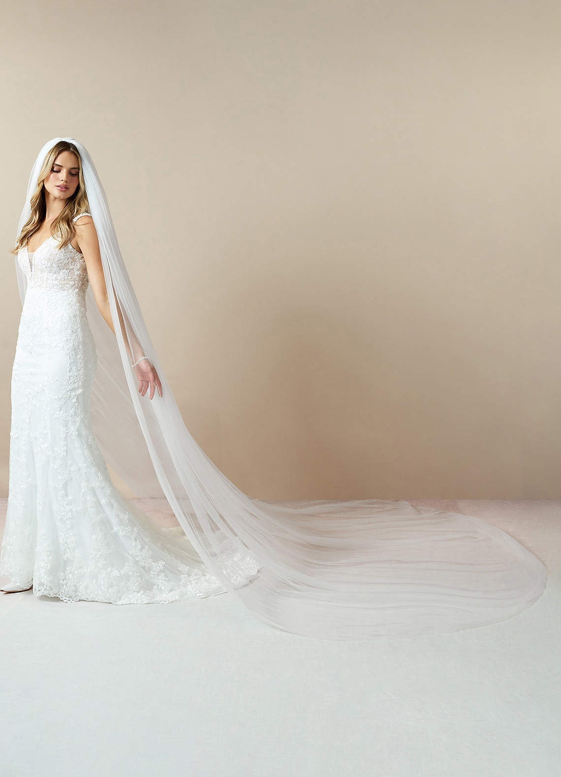 Extra Wide Soft Tulle Wedding Veil – 300 cm Classic Bridal Veil with Optional Blusher