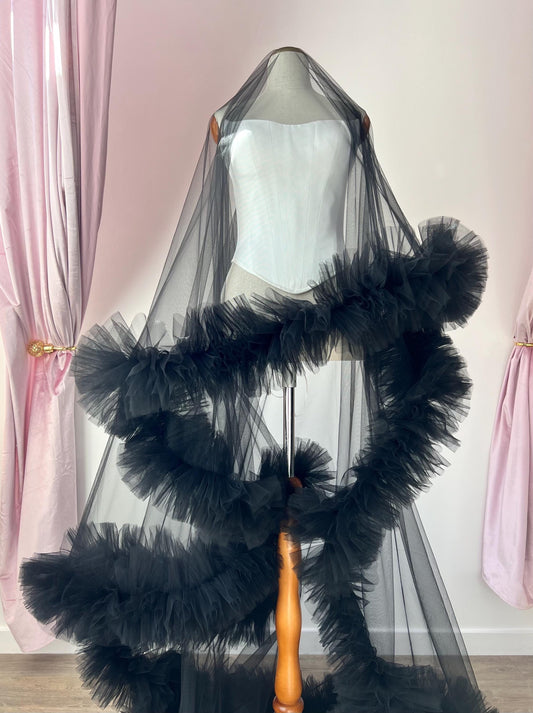 Dramatic Black Ruffled Wedding Veil – Two-Tier Tulle Veil with Voluminous Short Ruffle Edge