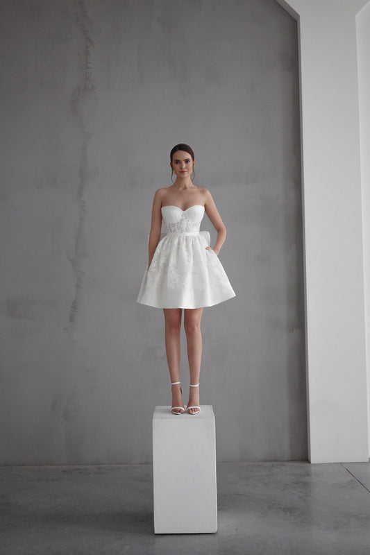 AVADA – Short Strapless Wedding Dress with Lace Embroidery and Statement Bow