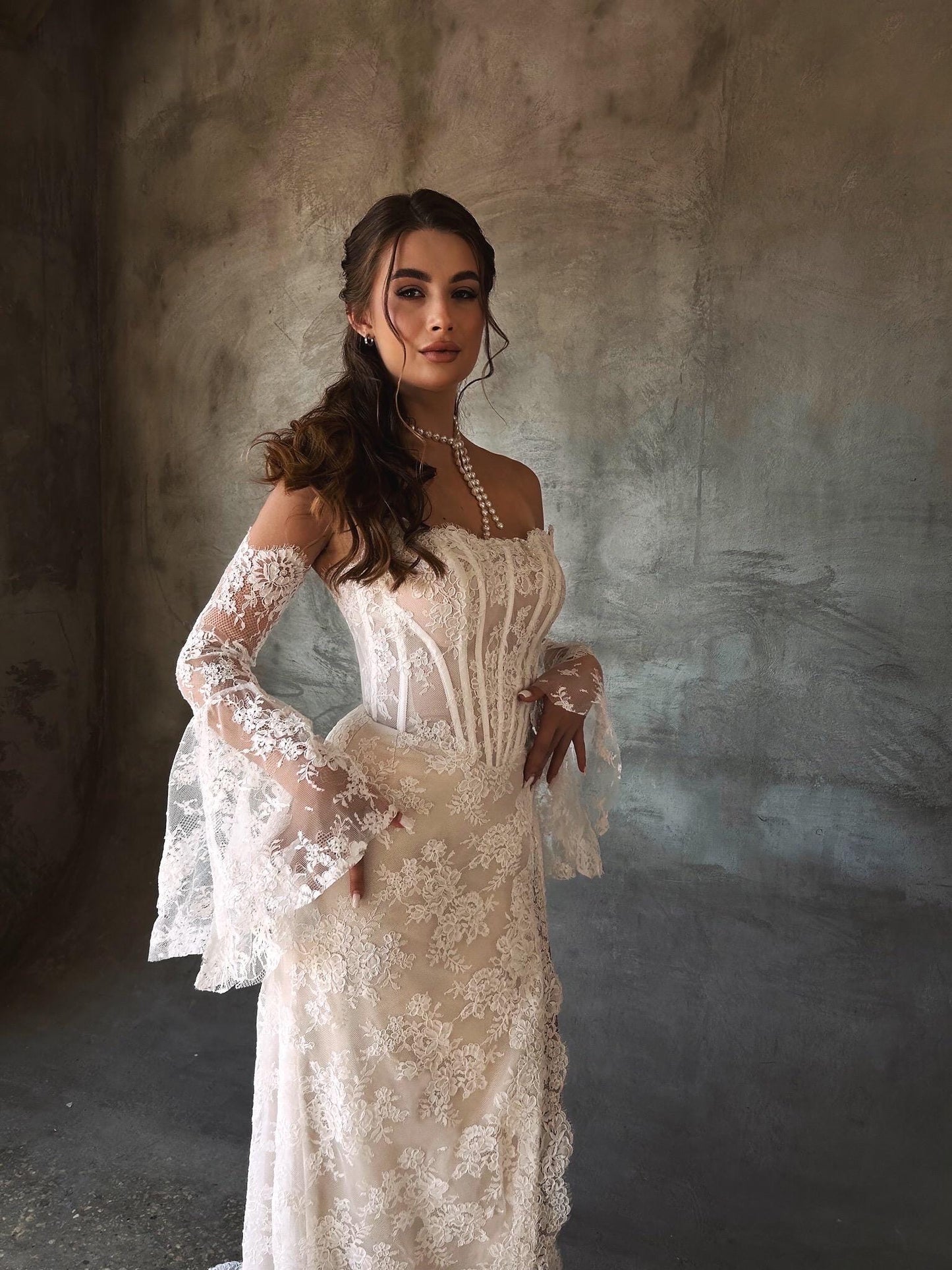KIDA – Lace Off-Shoulder Wedding Dress – Romantic Bridal Gown with Slit | Tesorosi