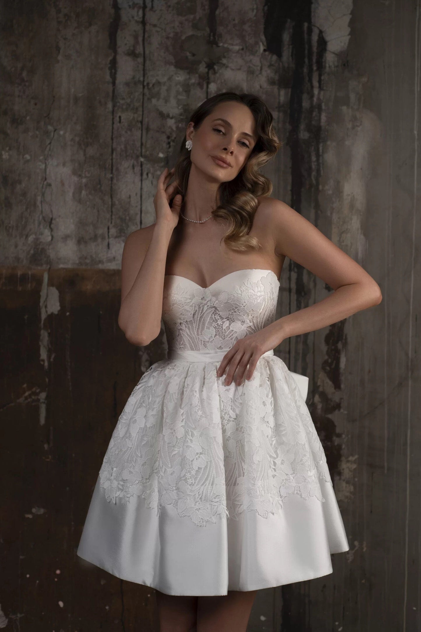 AVADA – Short Strapless Wedding Dress with Lace Embroidery and Statement Bow