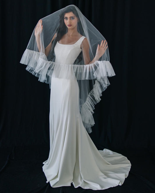 Structured Ruffle Edge Bridal Veil – Soft Tulle Cathedral Length Veil for Elegant Brides