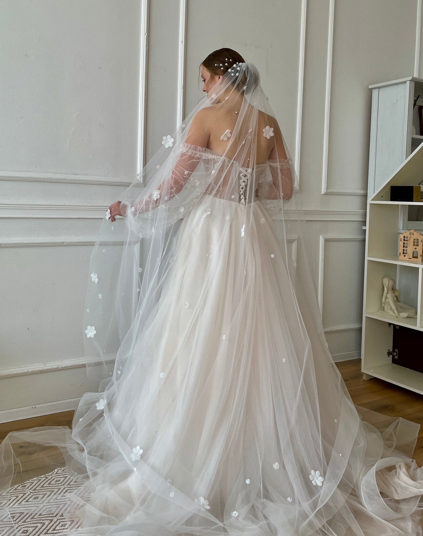 long floral veil, 3D flower effect veil, luxury chapel veil | Veil with flowers | wedding long veil | wedding veil with flower and pearls