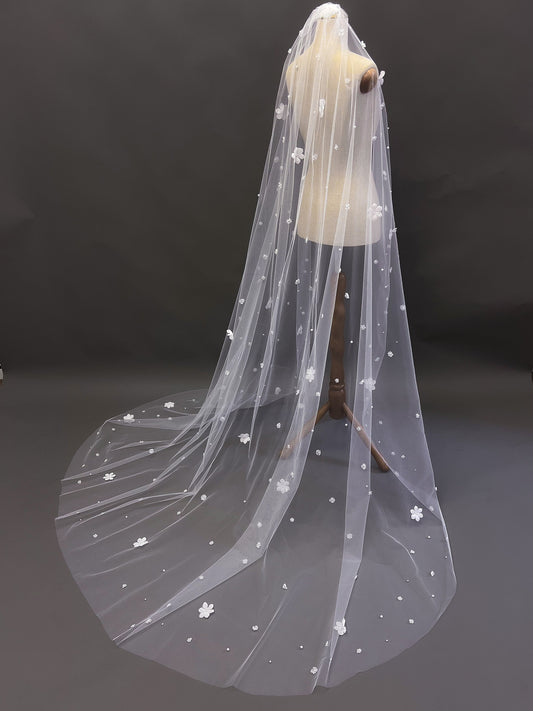 Wildflower bridal veil, Embroidered flower veil, Floral wedding veil, 3D flower veil, champagne veil, luxurious veil in the cathedral chapel