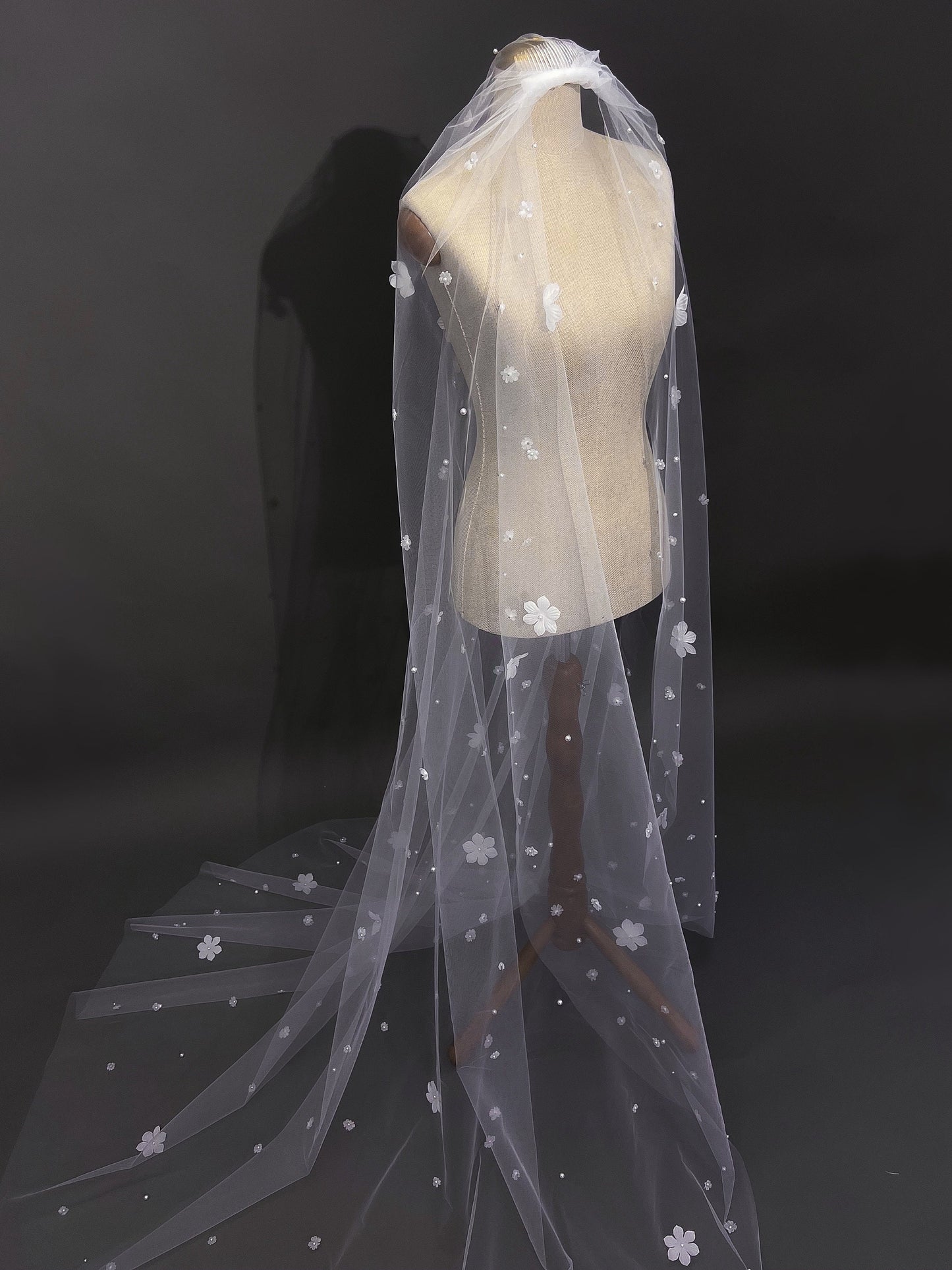 Wildflower bridal veil, Embroidered flower veil, Floral wedding veil, 3D flower veil, champagne veil, luxurious veil in the cathedral chapel