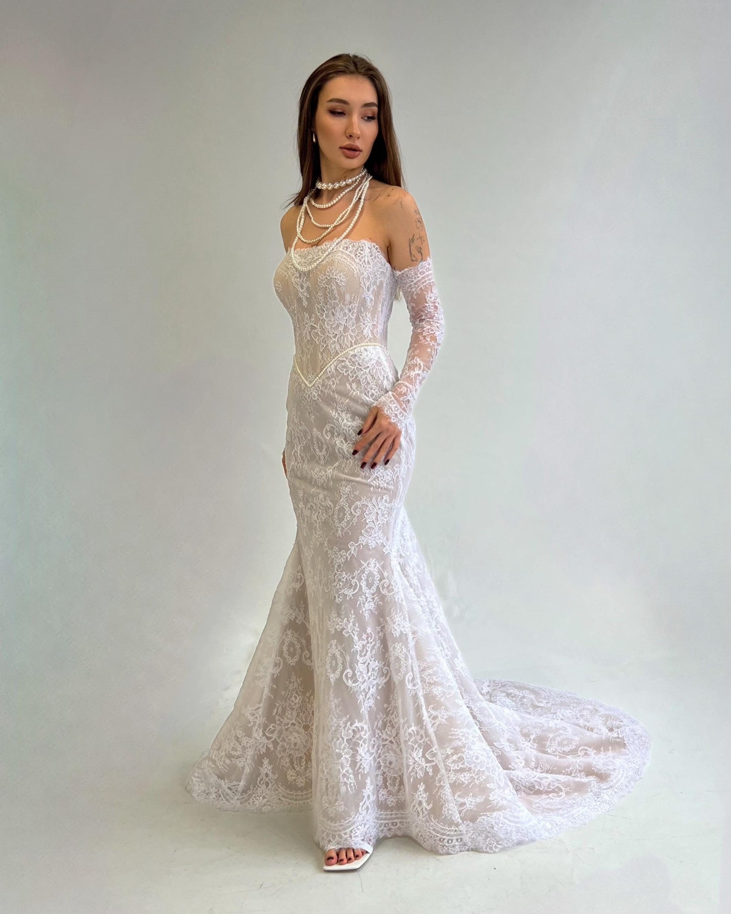 Luxury Chantilly Lace Mermaid Wedding Dress with Basque Corset, Pearl Embellishments, Detachable Sleeves, Glitter Layer & Train