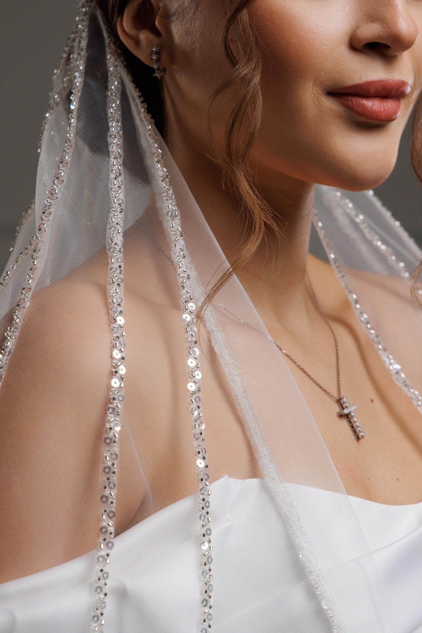 Elegant Bridal Veil with Sparkling Beaded Edges, Long Cathedral Veil for Bride with shimmering stripes made of sparkling beads and sequins