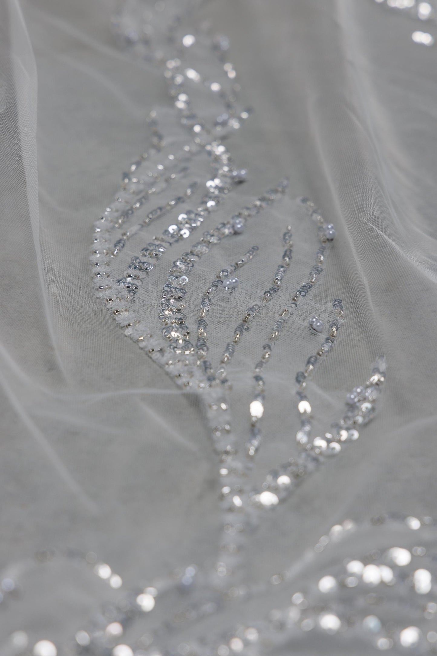 Exquisite Crystal Beaded Long Bridal Veil - Sparkling Cathedral Cape with Applique, Elegant One-Tier Wedding Veil with Comb