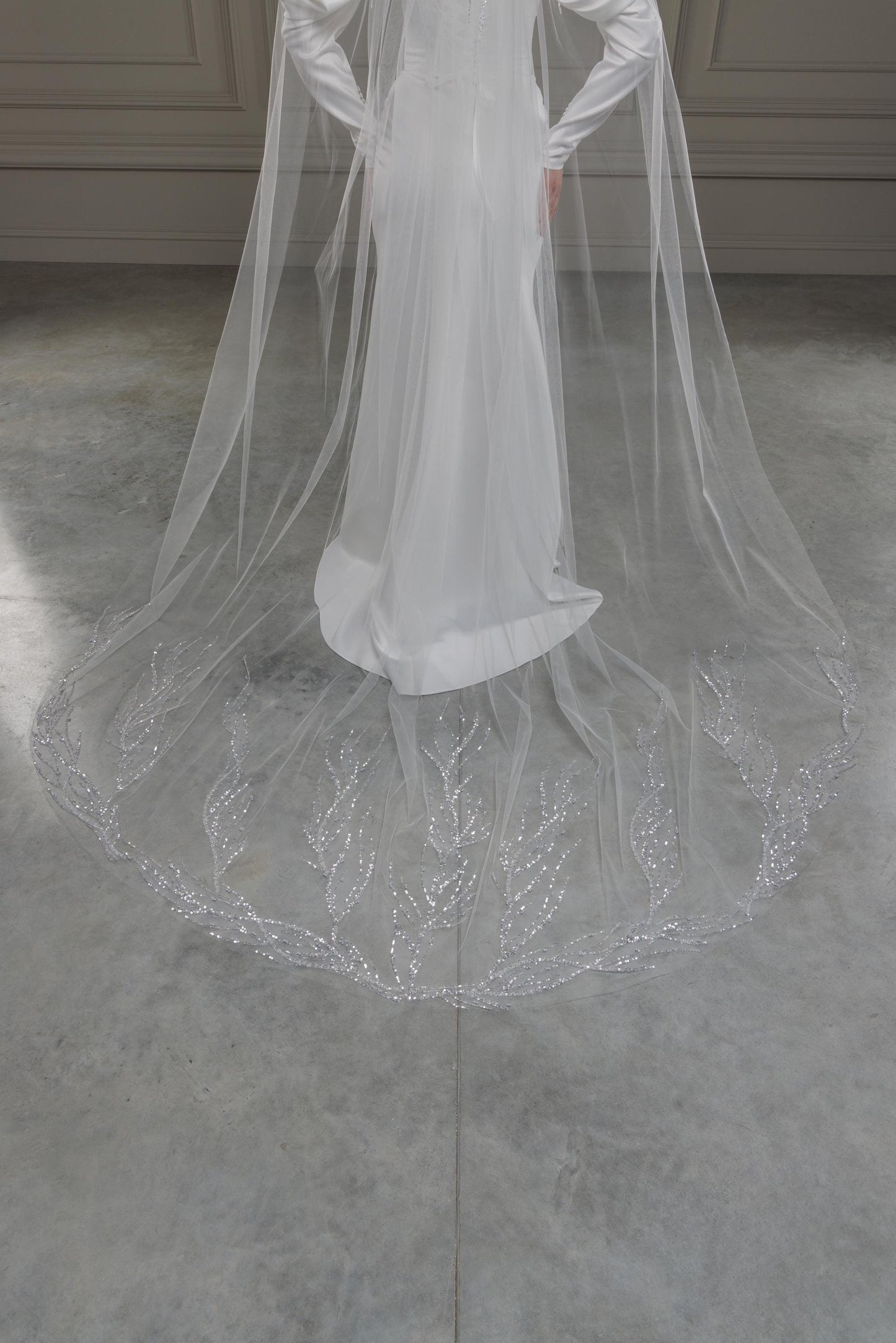 Exquisite Crystal Beaded Long Bridal Veil - Sparkling Cathedral Cape with Applique, Elegant One-Tier Wedding Veil with Comb