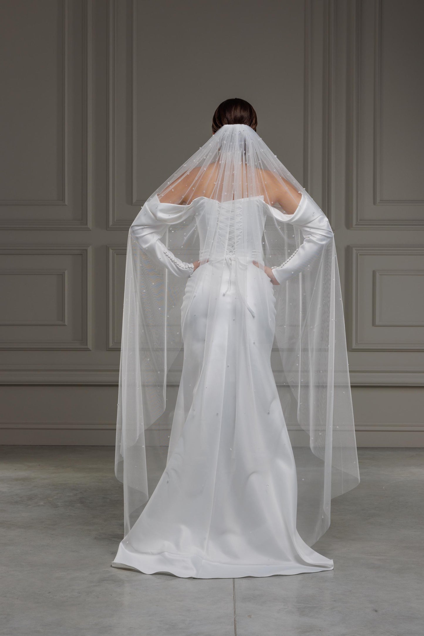 Bridal Veil with Crystal Details, Luxury Classic Sheer Tulle, Custom Timeless White Fingertip Veil with Scattered Pearls