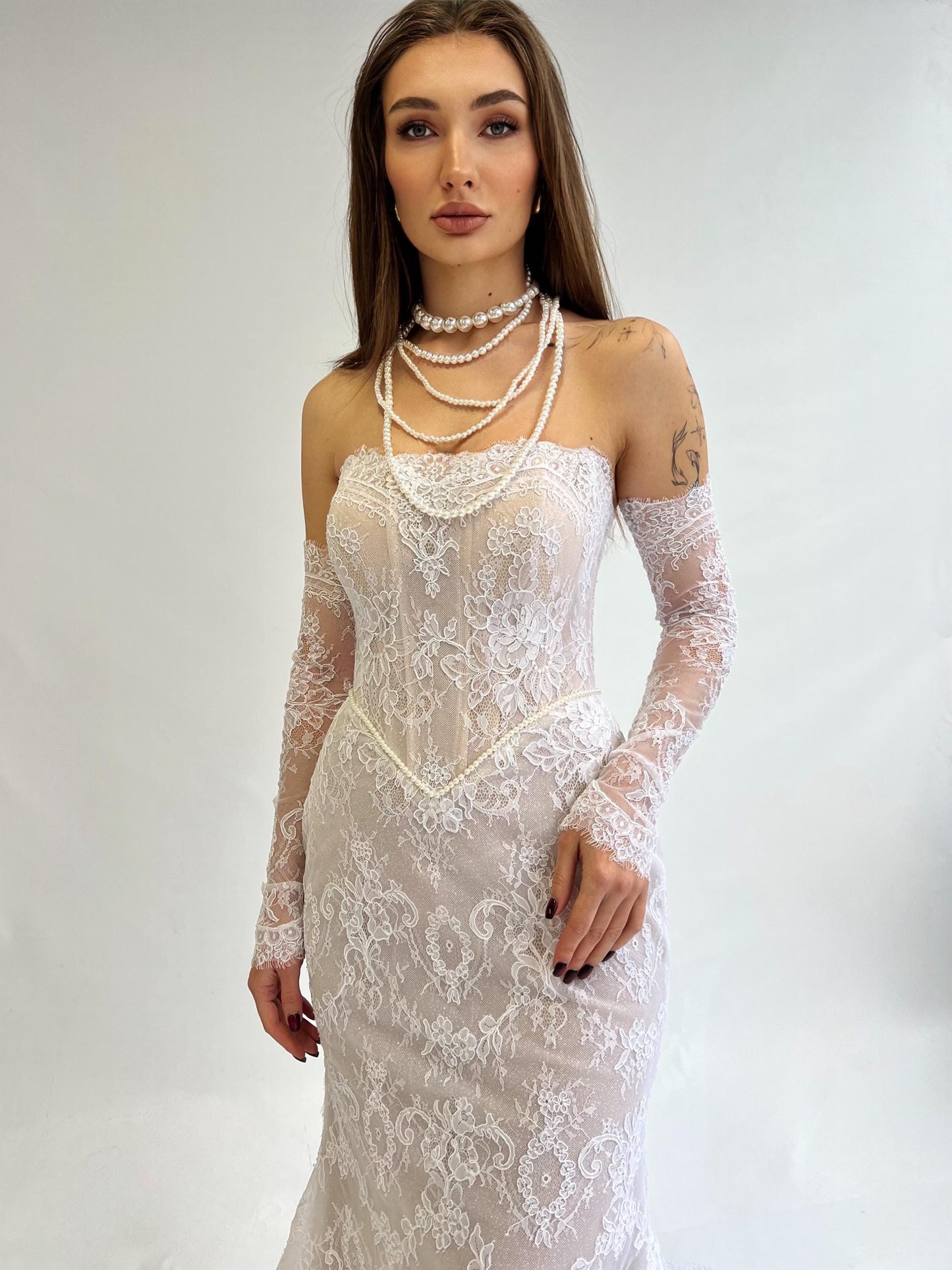 Luxury Chantilly Lace Mermaid Wedding Dress with Basque Corset, Pearl Embellishments, Detachable Sleeves, Glitter Layer & Train