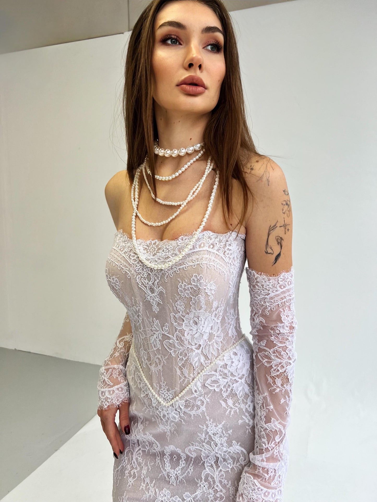 Luxury Chantilly Lace Mermaid Wedding Dress with Basque Corset, Pearl Embellishments, Detachable Sleeves, Glitter Layer & Train