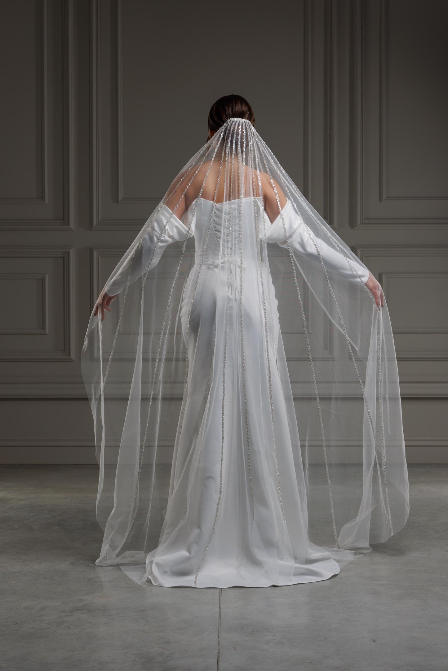 Elegant Bridal Veil with Sparkling Beaded Edges, Long Cathedral Veil for Bride with shimmering stripes made of sparkling beads and sequins