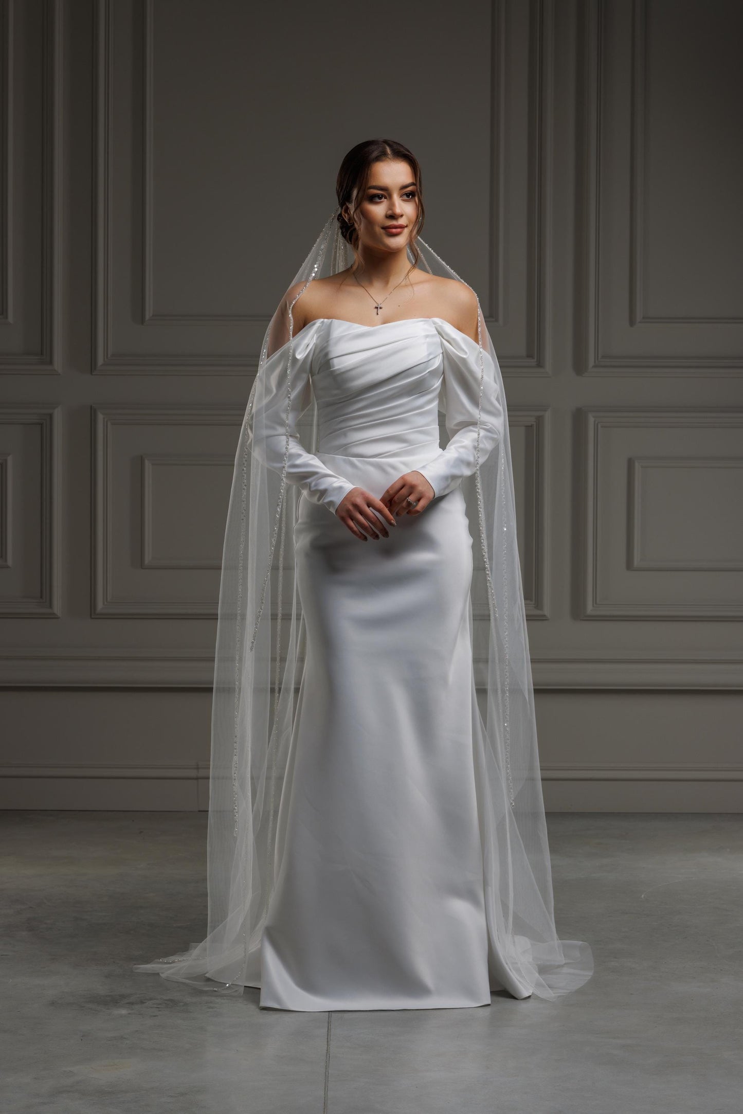 Elegant Bridal Veil with Sparkling Beaded Edges, Long Cathedral Veil for Bride with shimmering stripes made of sparkling beads and sequins
