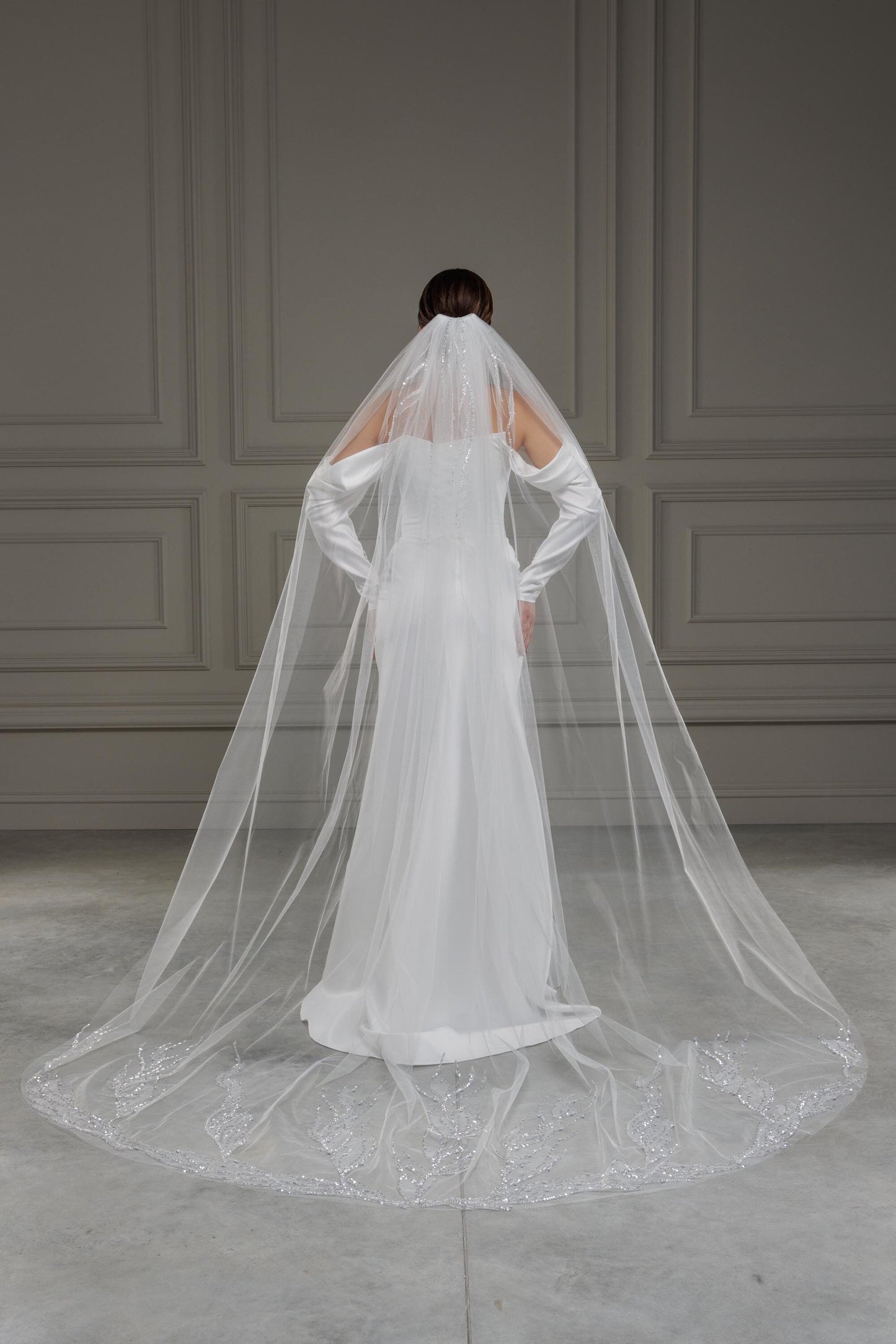 Exquisite Crystal Beaded Long Bridal Veil - Sparkling Cathedral Cape with Applique, Elegant One-Tier Wedding Veil with Comb