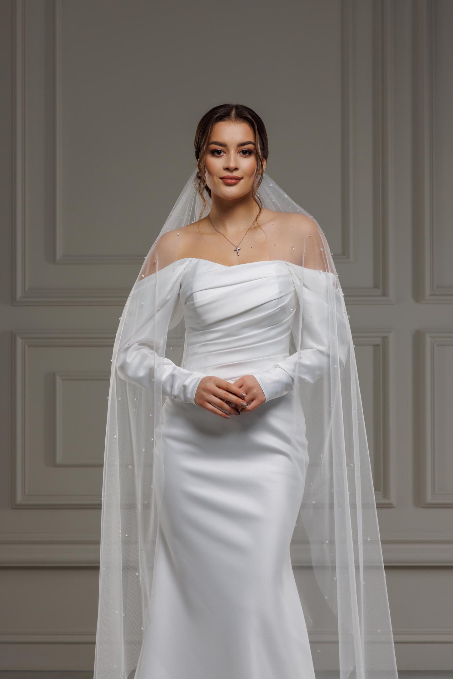 Bridal Veil with Crystal Details, Luxury Classic Sheer Tulle, Custom Timeless White Fingertip Veil with Scattered Pearls