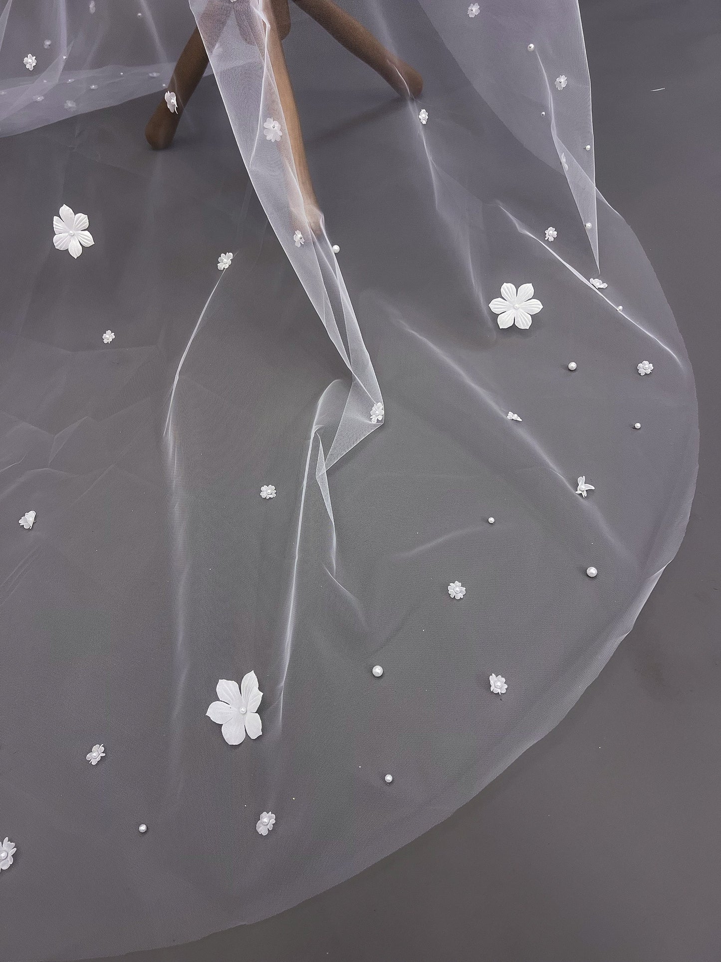 Wildflower bridal veil, Embroidered flower veil, Floral wedding veil, 3D flower veil, champagne veil, luxurious veil in the cathedral chapel
