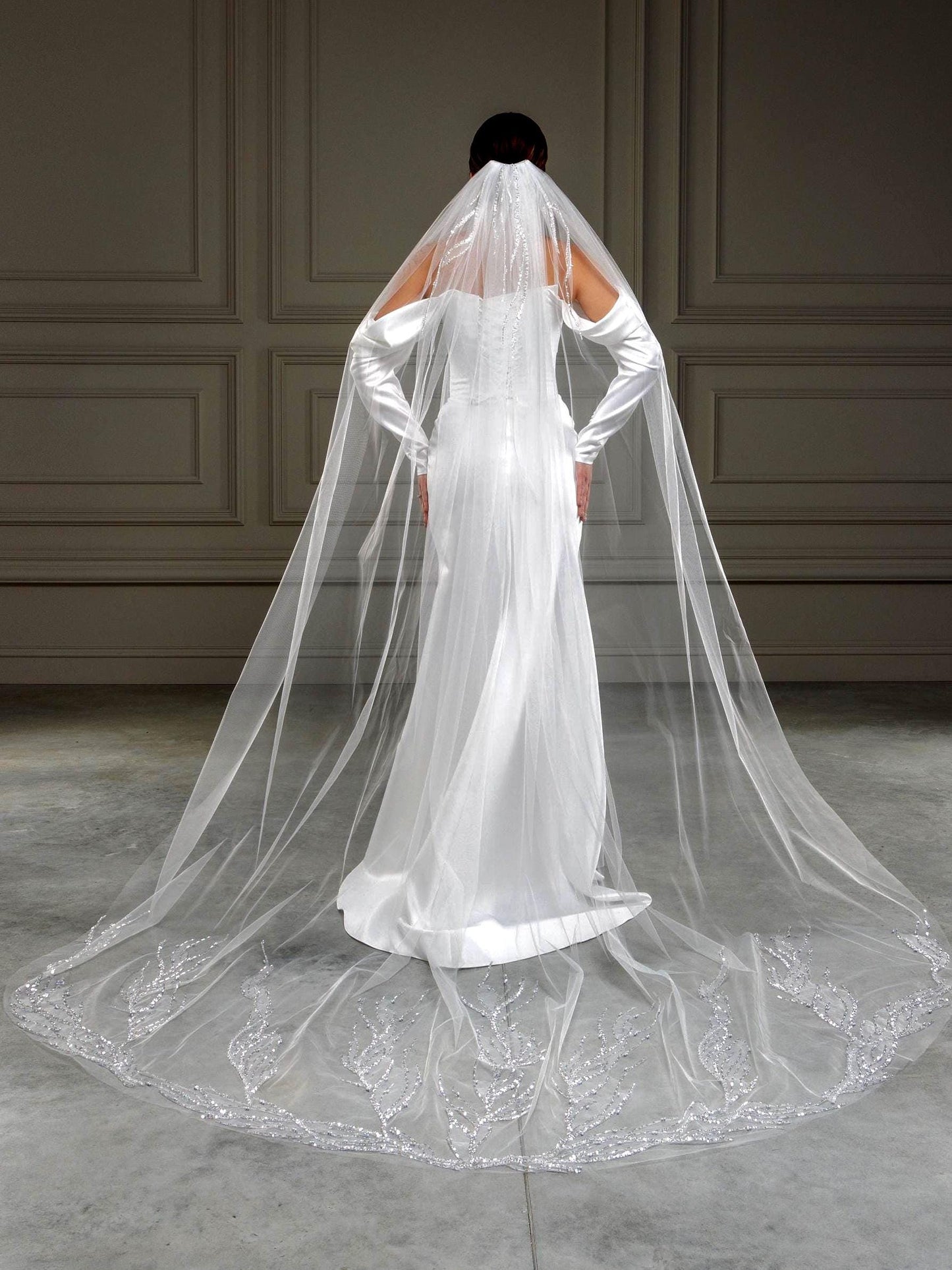 Exquisite Crystal Beaded Long Bridal Veil - Sparkling Cathedral Cape with Applique, Elegant One-Tier Wedding Veil with Comb