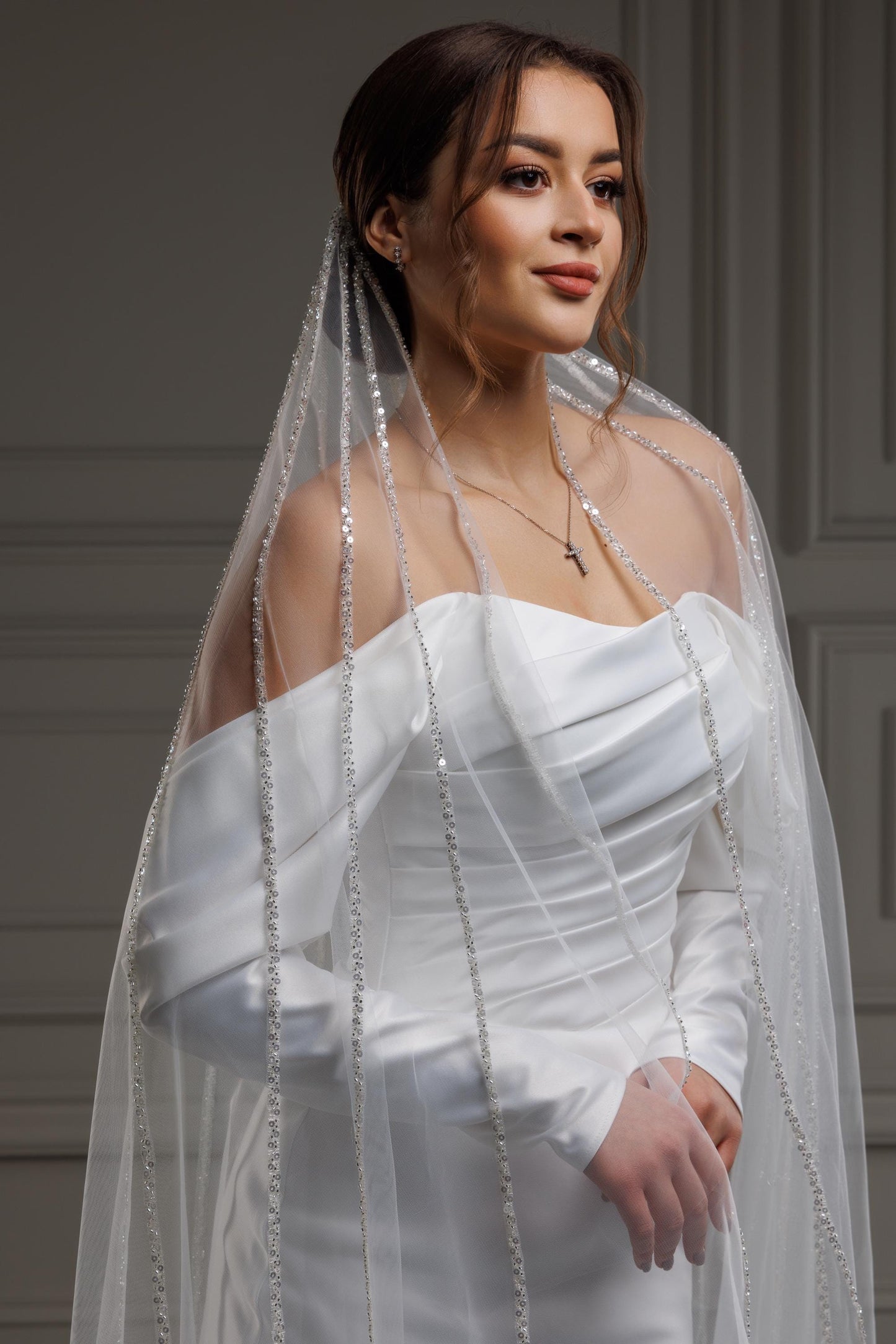 Elegant Bridal Veil with Sparkling Beaded Edges, Long Cathedral Veil for Bride with shimmering stripes made of sparkling beads and sequins