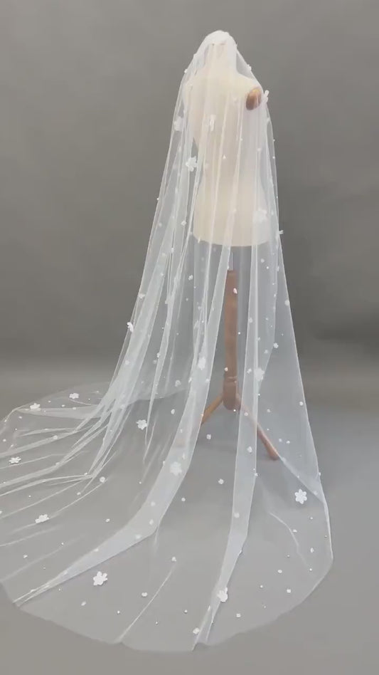 Wildflower bridal veil, Embroidered flower veil, Floral wedding veil, 3D flower veil, champagne veil, luxurious veil in the cathedral chapel