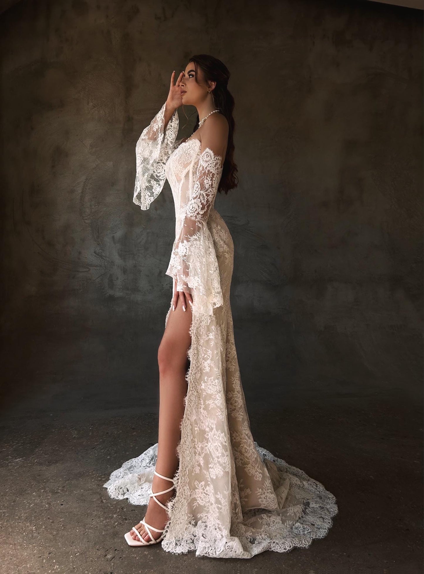 KIDA – Lace Off-Shoulder Wedding Dress – Romantic Bridal Gown with Slit | Tesorosi