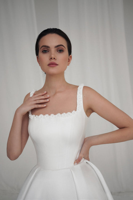 PROTEGO – Regal Elegance in a Modern Silhouette