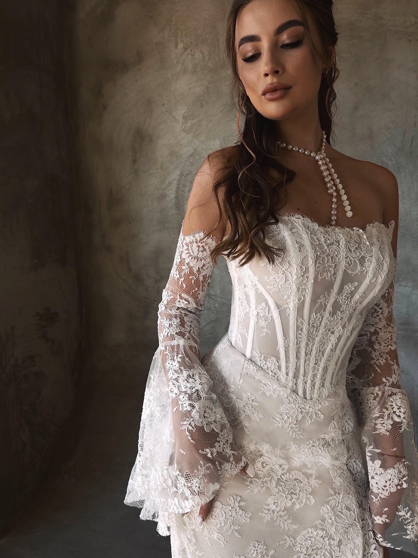 KIDA – Lace Off-Shoulder Wedding Dress – Romantic Bridal Gown with Slit | Tesorosi