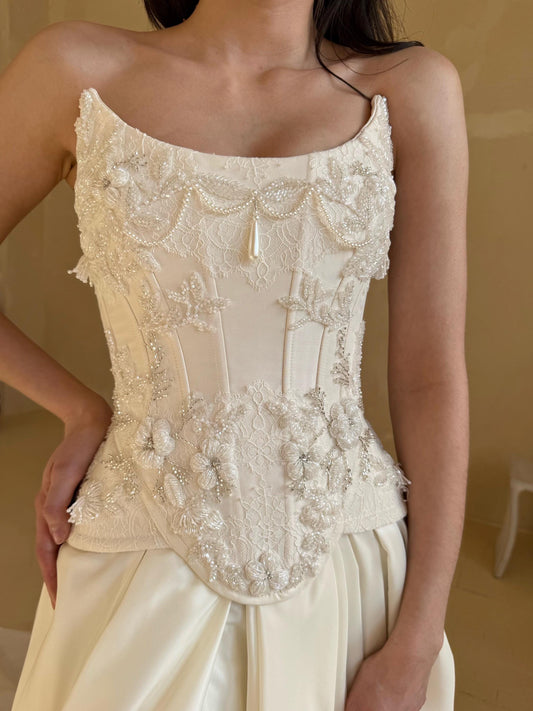 CHIENTI – Elegant Ivory Corset Wedding Dress with Floral Appliqués and Slit