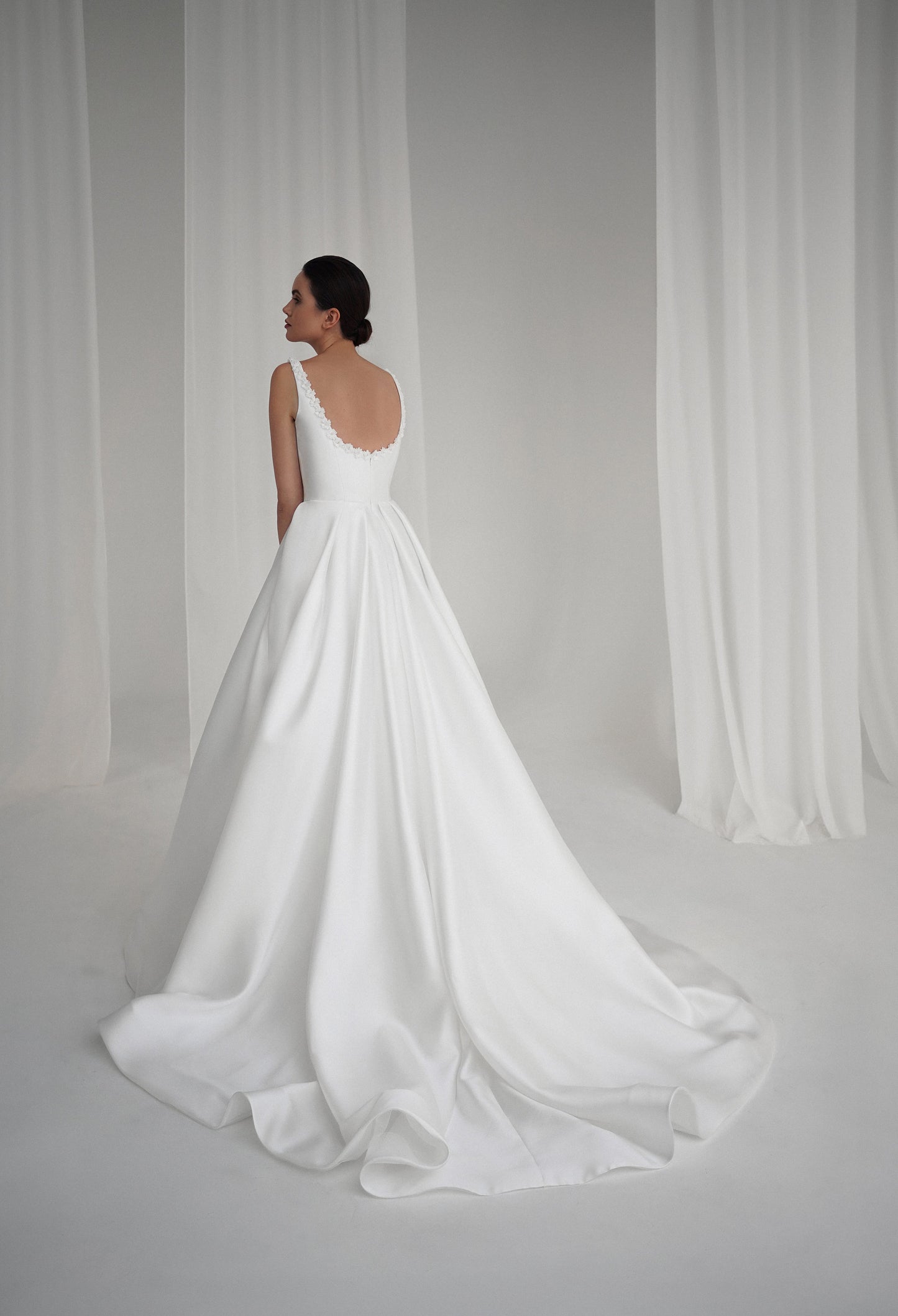 PROTEGO – Regal Elegance in a Modern Silhouette
