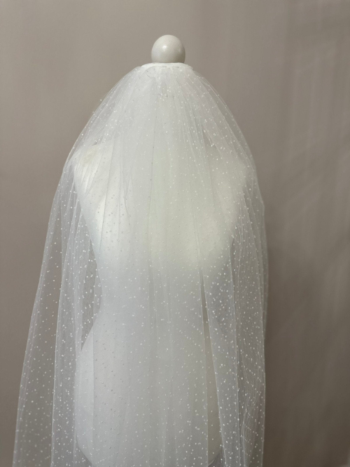 Polka dot veil,Spotted veil,Tulle polka dot veil, Dotted veil, Cathedral polka dot veil, Polka dot wedding veil,Vintage ivory polka dot veil