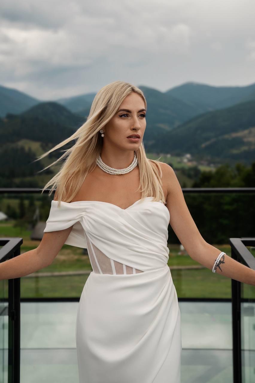 Mermaid Wedding Dress with Off-Shoulder Sleeve, Satin Bridal Gown with High Slit, Open Back Fit & Flare, Modern Luxury Wedding Dress