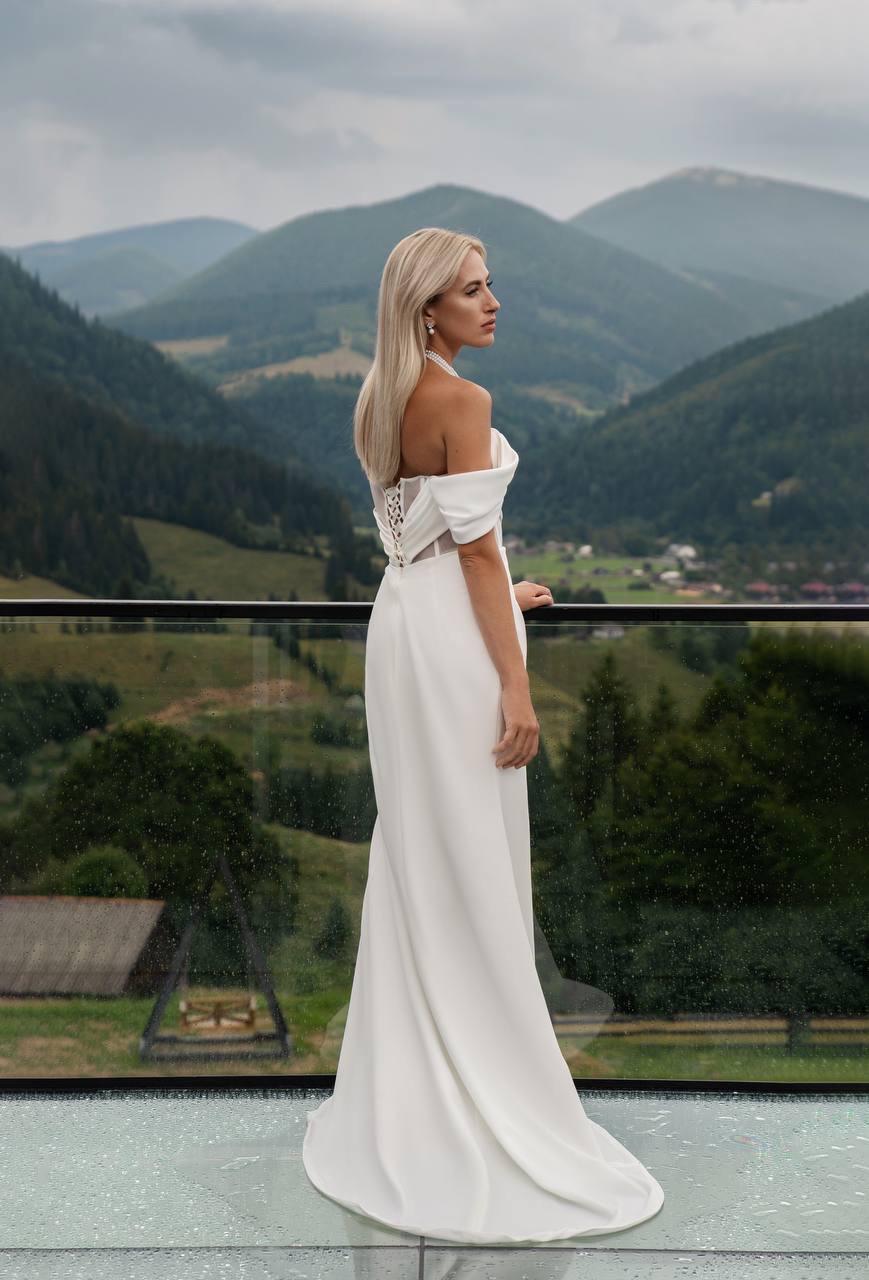 Mermaid Wedding Dress with Off-Shoulder Sleeve, Satin Bridal Gown with High Slit, Open Back Fit & Flare, Modern Luxury Wedding Dress