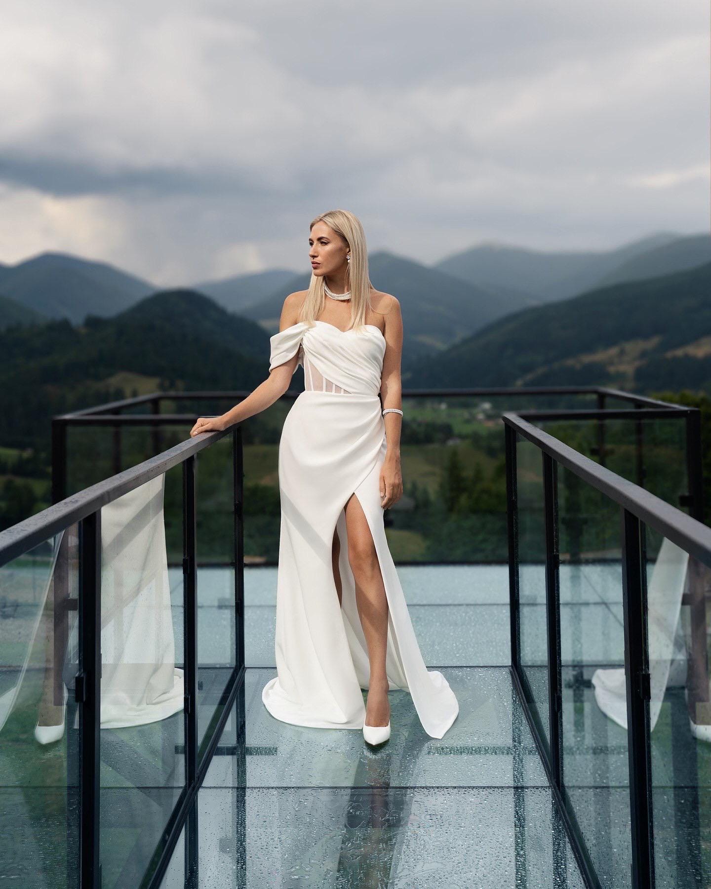 Mermaid Wedding Dress with Off-Shoulder Sleeve, Satin Bridal Gown with High Slit, Open Back Fit & Flare, Modern Luxury Wedding Dress