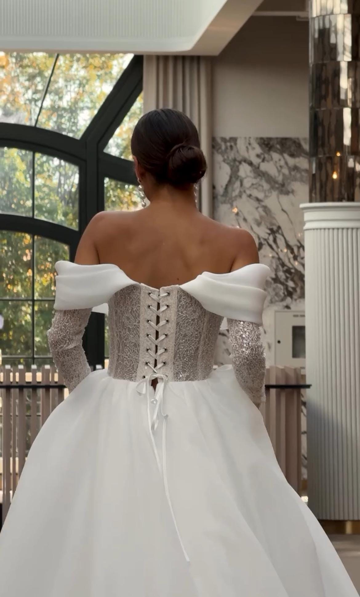 Royal Off-Shoulder Organza Wedding Shit, Long Bridal Dress with Sleeves and Train, Elegant Corset Basque, Romantic Ball Shit for Wedding