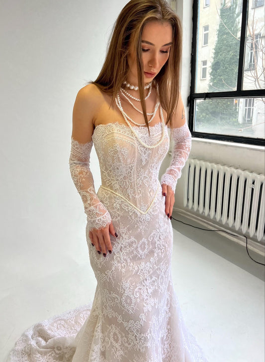 Luxury Chantilly Lace Mermaid Wedding Dress with Basque Corset, Pearl Embellishments, Detachable Sleeves, Glitter Layer & Train