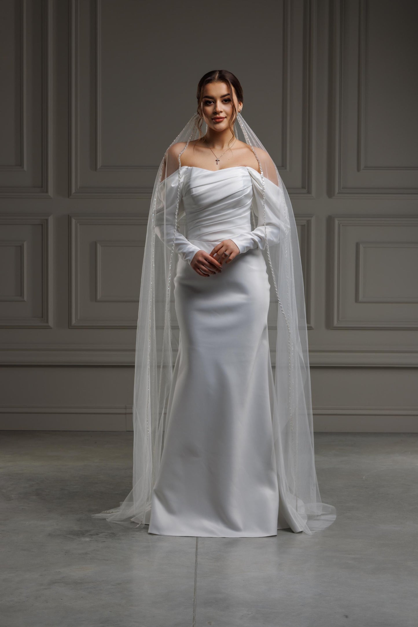 Elegant Bridal Veil with Sparkling Beaded Edges, Long Cathedral Veil for Bride with shimmering stripes made of sparkling beads and sequins