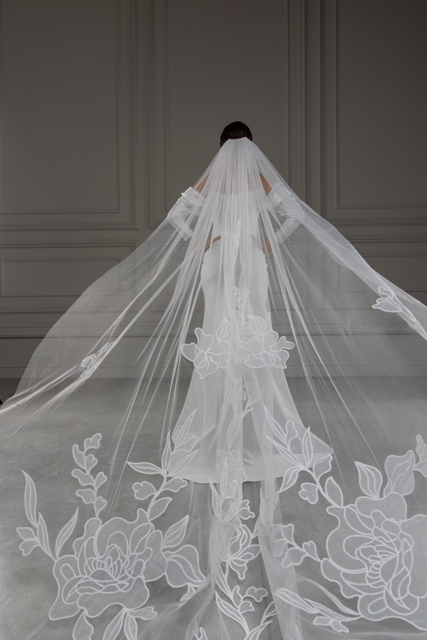 Floral Lace Bridal Veil with Cathedral Length and Elegant Embroidered Details, Perfect for Classic Modern Weddings, Single Tier with Comb