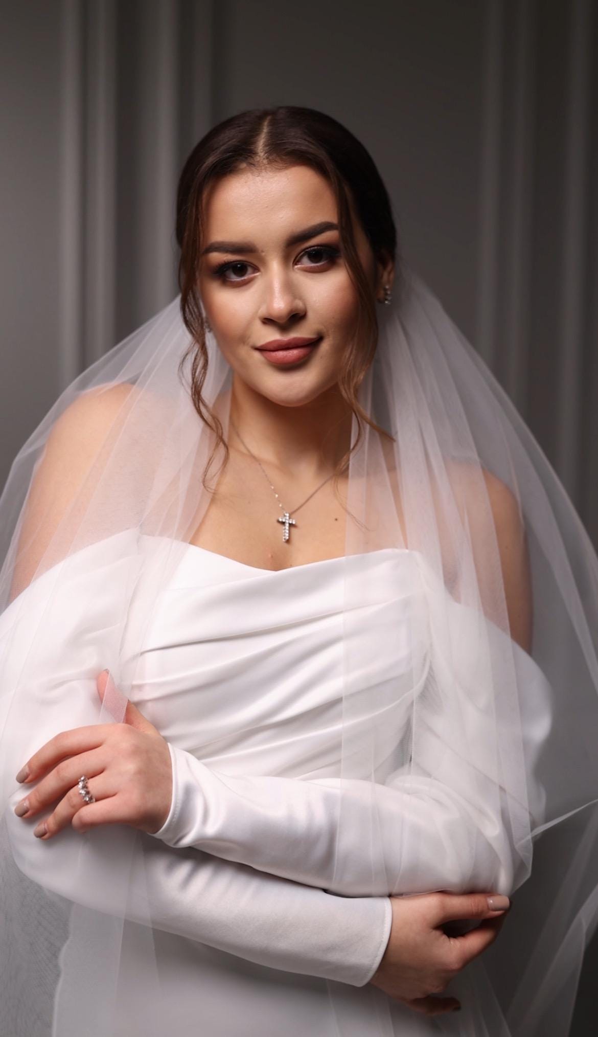 Luxurious One-Tier Cathedral Length Lace Veil with Exquisite Embroidered chantilly lace Detail for Brides, Custom Mantilla Wedding Veil