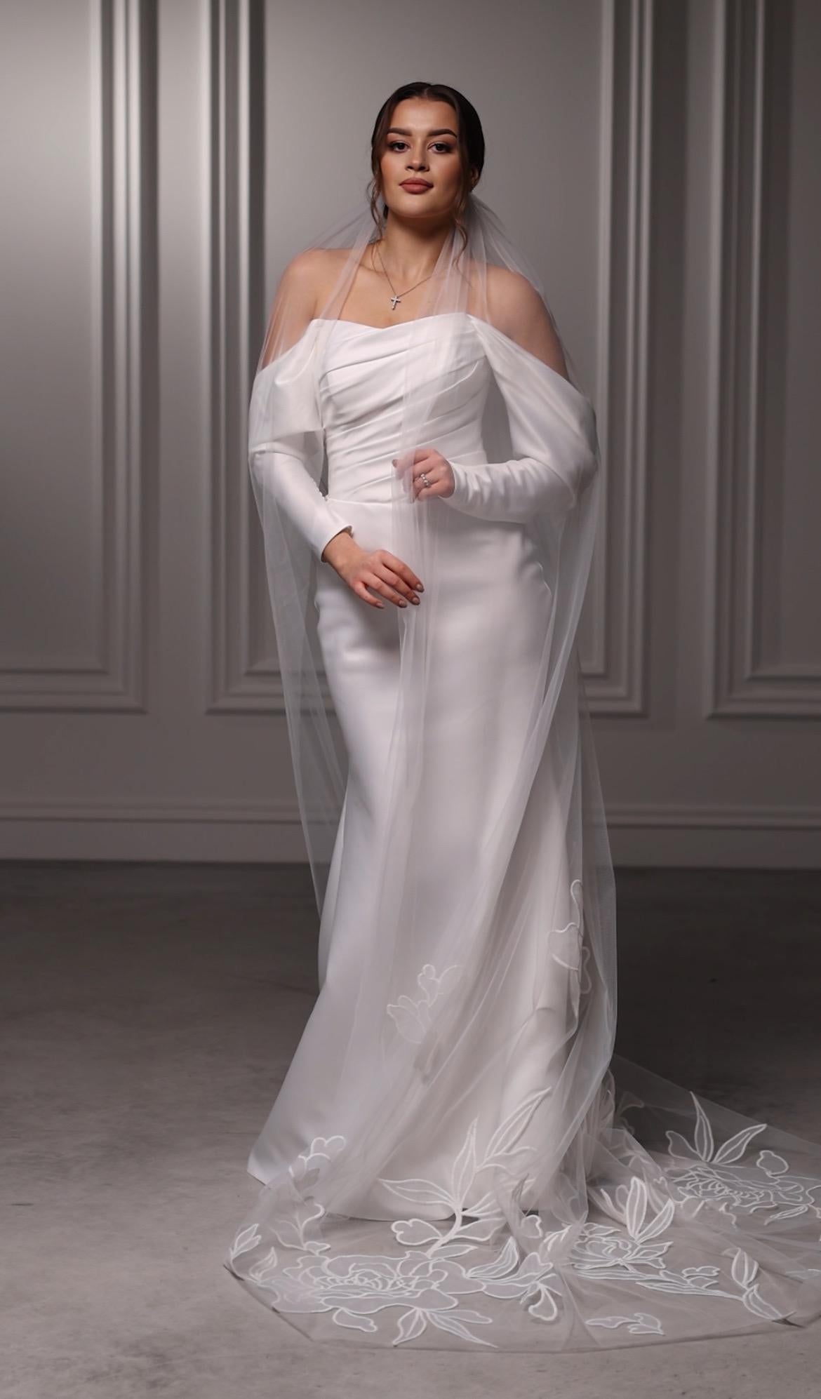Floral Lace Bridal Veil with Cathedral Length and Elegant Embroidered Details, Perfect for Classic Modern Weddings, Single Tier with Comb