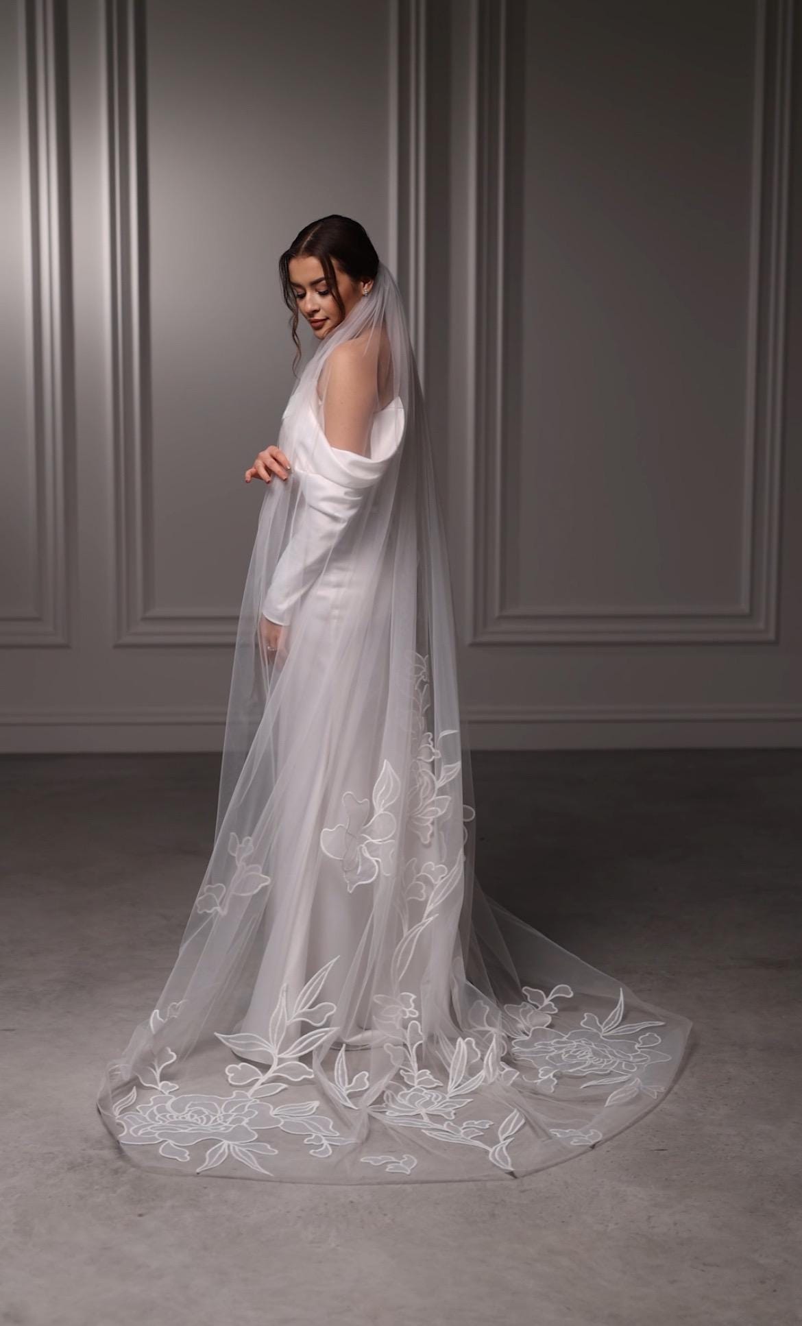 Floral Lace Bridal Veil with Cathedral Length and Elegant Embroidered Details, Perfect for Classic Modern Weddings, Single Tier with Comb