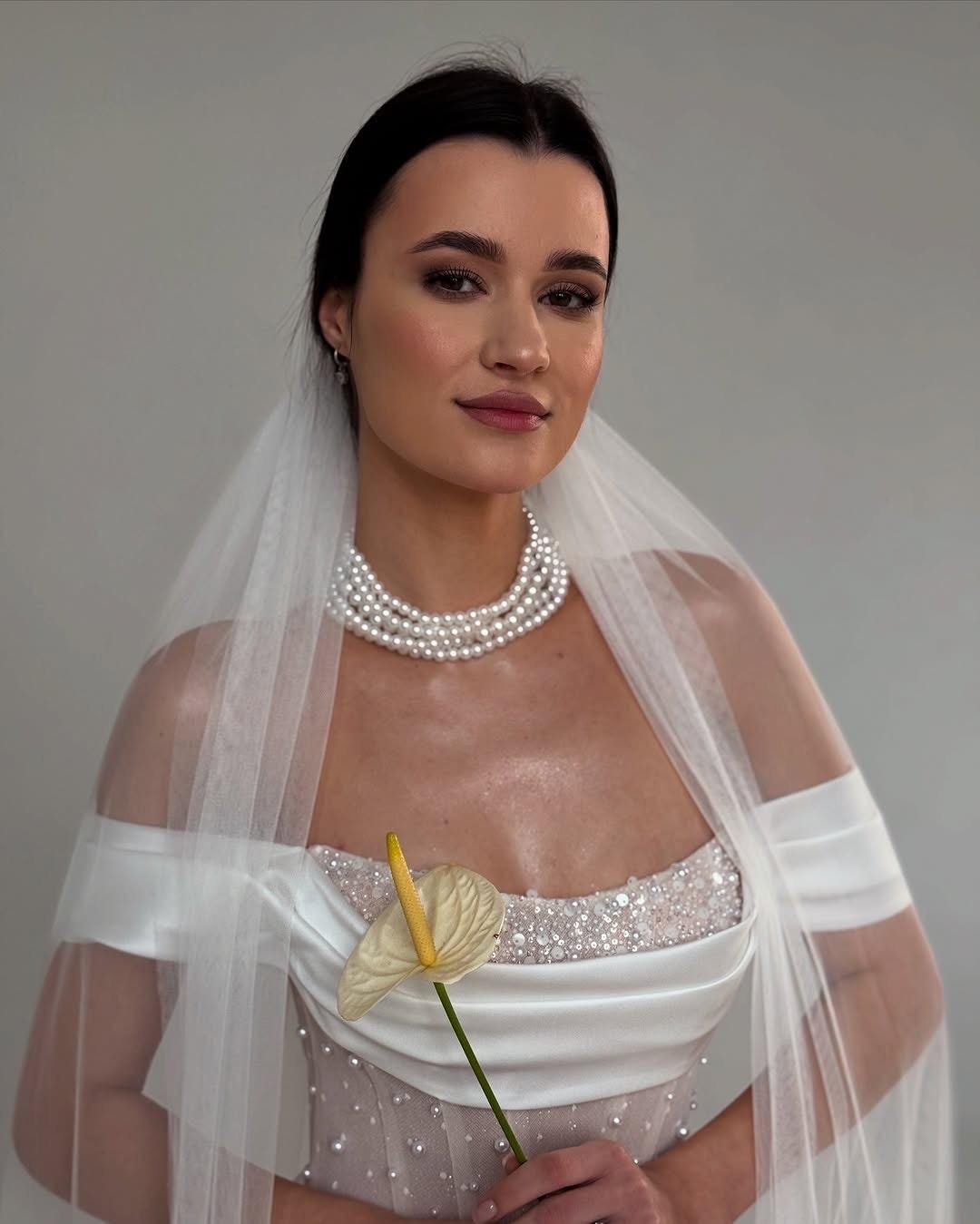 Elegant Satin Wedding Dress – Off-Shoulder Corset with Pearl Embroidery – High-Slit Wrap Skirt – Modern Bridal Gown – Custom Wedding Dress