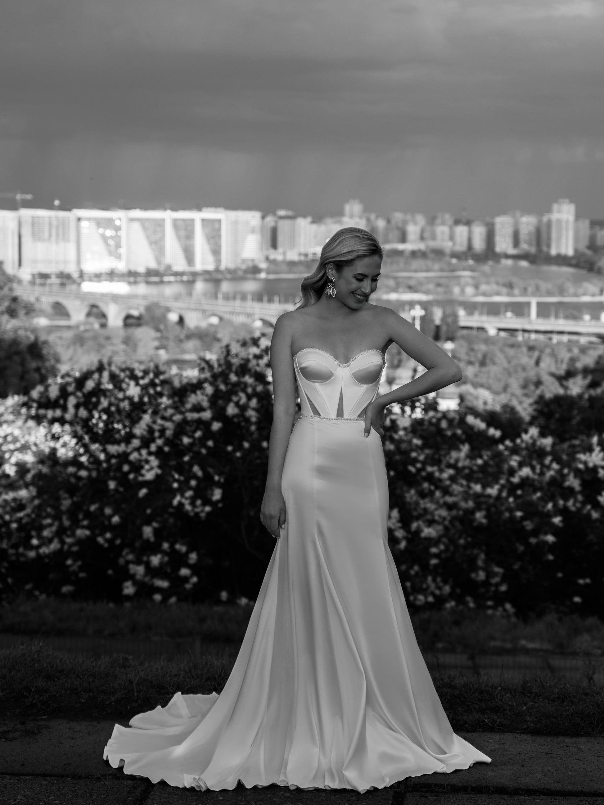Mermaid Wedding Dress with Illusion Corset and Pearl Tulle Cape – Strapless Sweetheart Bridal Gown with Train