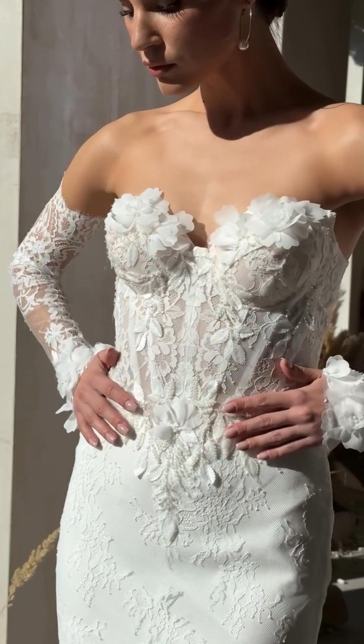 Off-Shoulder Lace Mermaid Wedding Dress with Train – Rustic Long Sleeve Bridal Gown – Satin Skirt Floral Corset Luxury Beach Dress