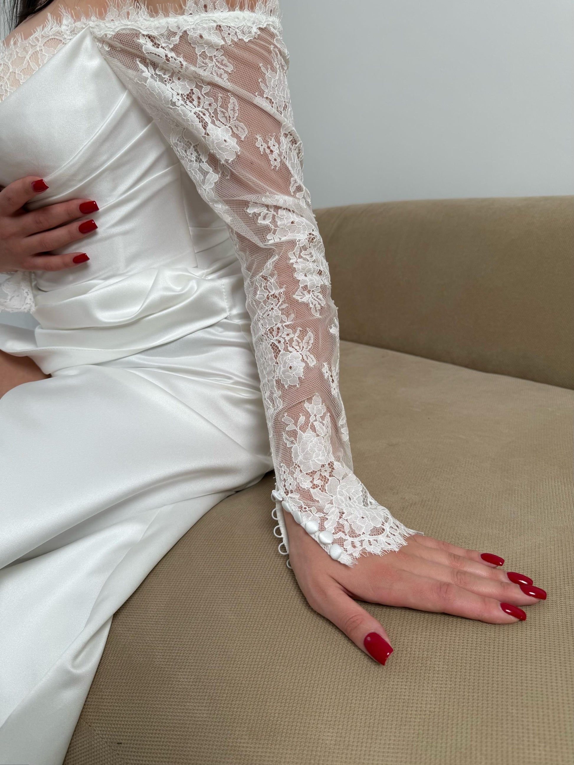 Elegant Satin Off-Shoulder Wedding Dress with Lace Sleeves and Front Slit – Fitted Bridal Gown with Train