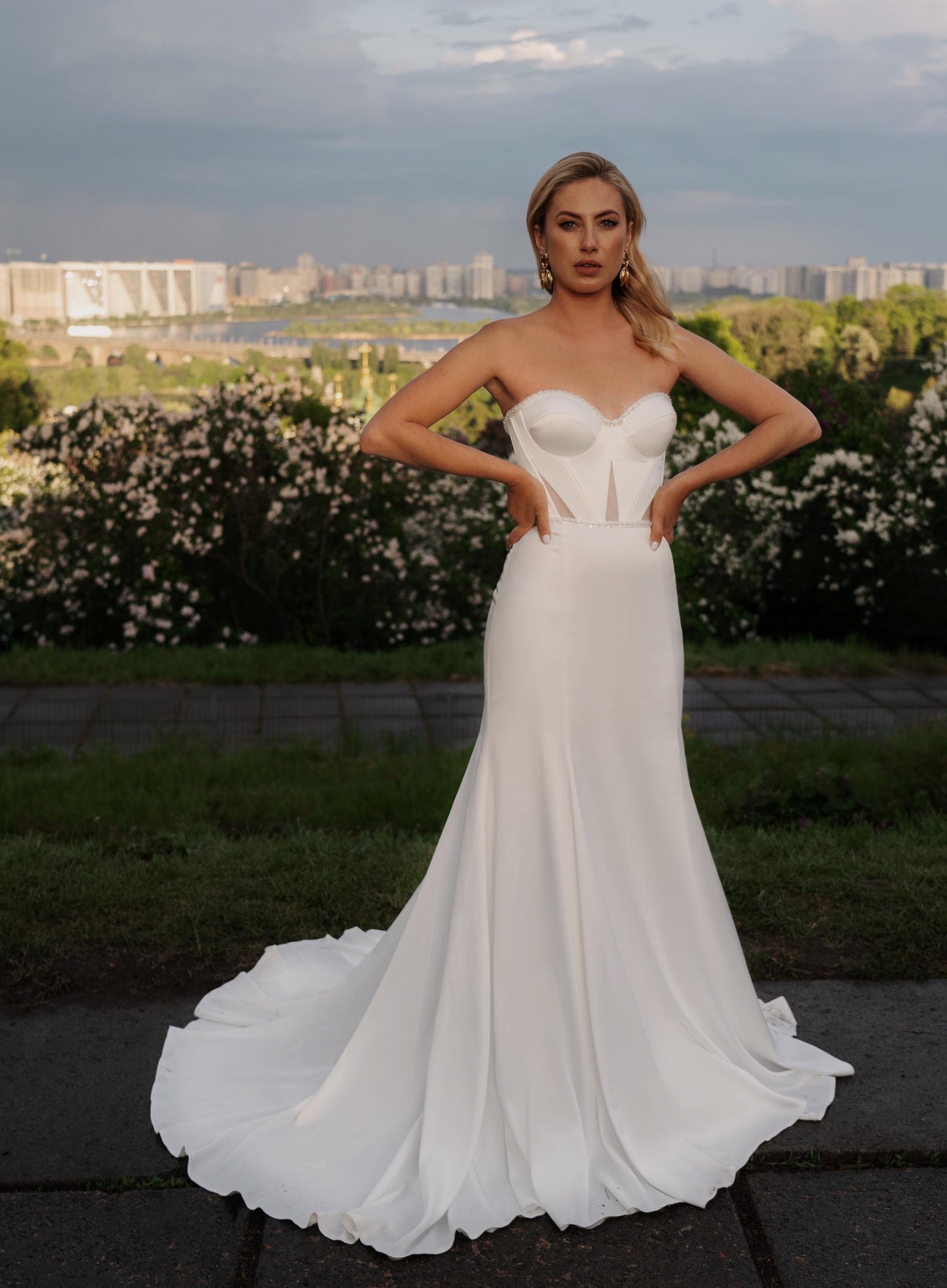 Mermaid Wedding Dress with Illusion Corset and Pearl Tulle Cape – Strapless Sweetheart Bridal Gown with Train