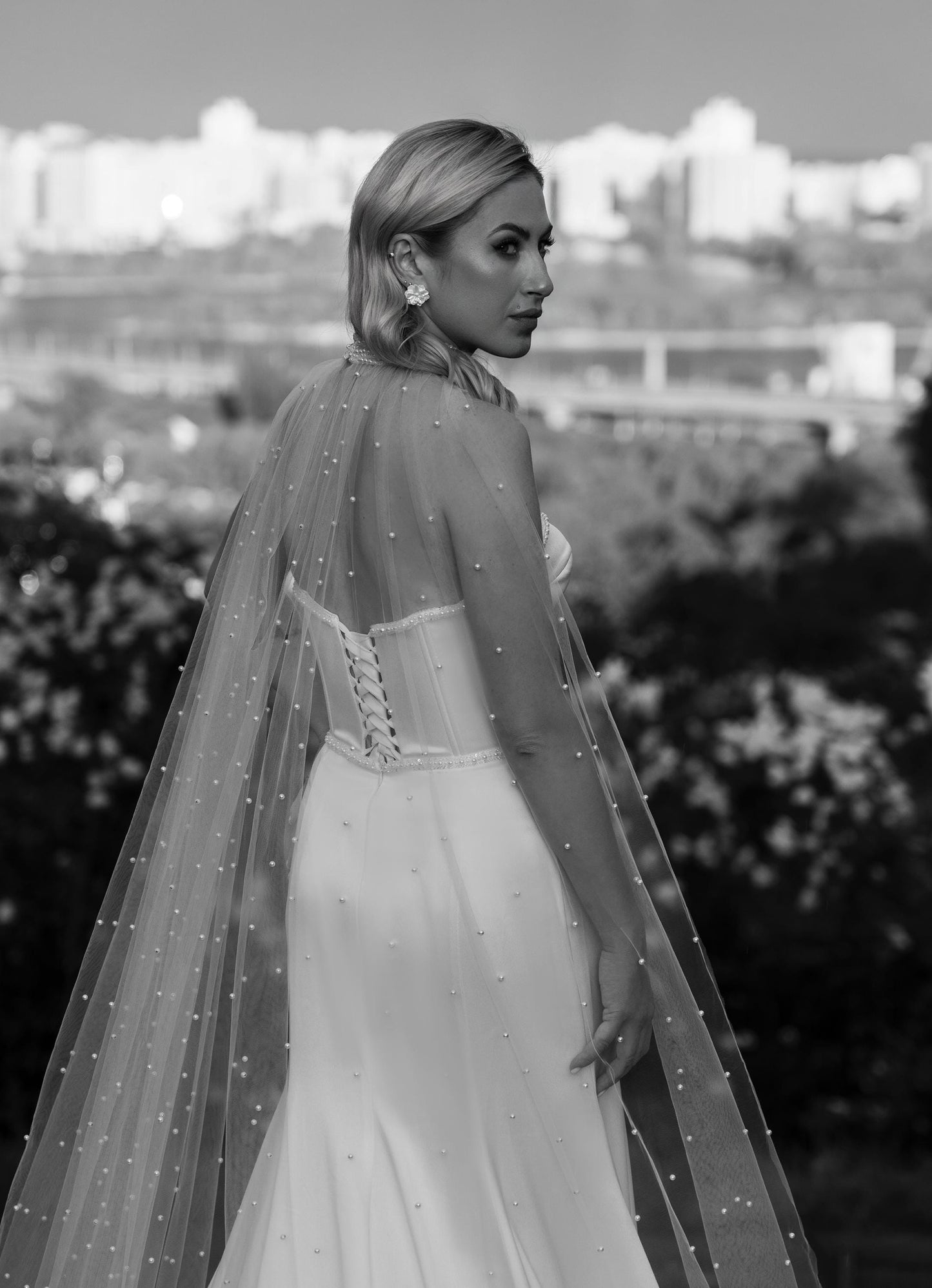 Mermaid Wedding Dress with Illusion Corset and Pearl Tulle Cape – Strapless Sweetheart Bridal Gown with Train