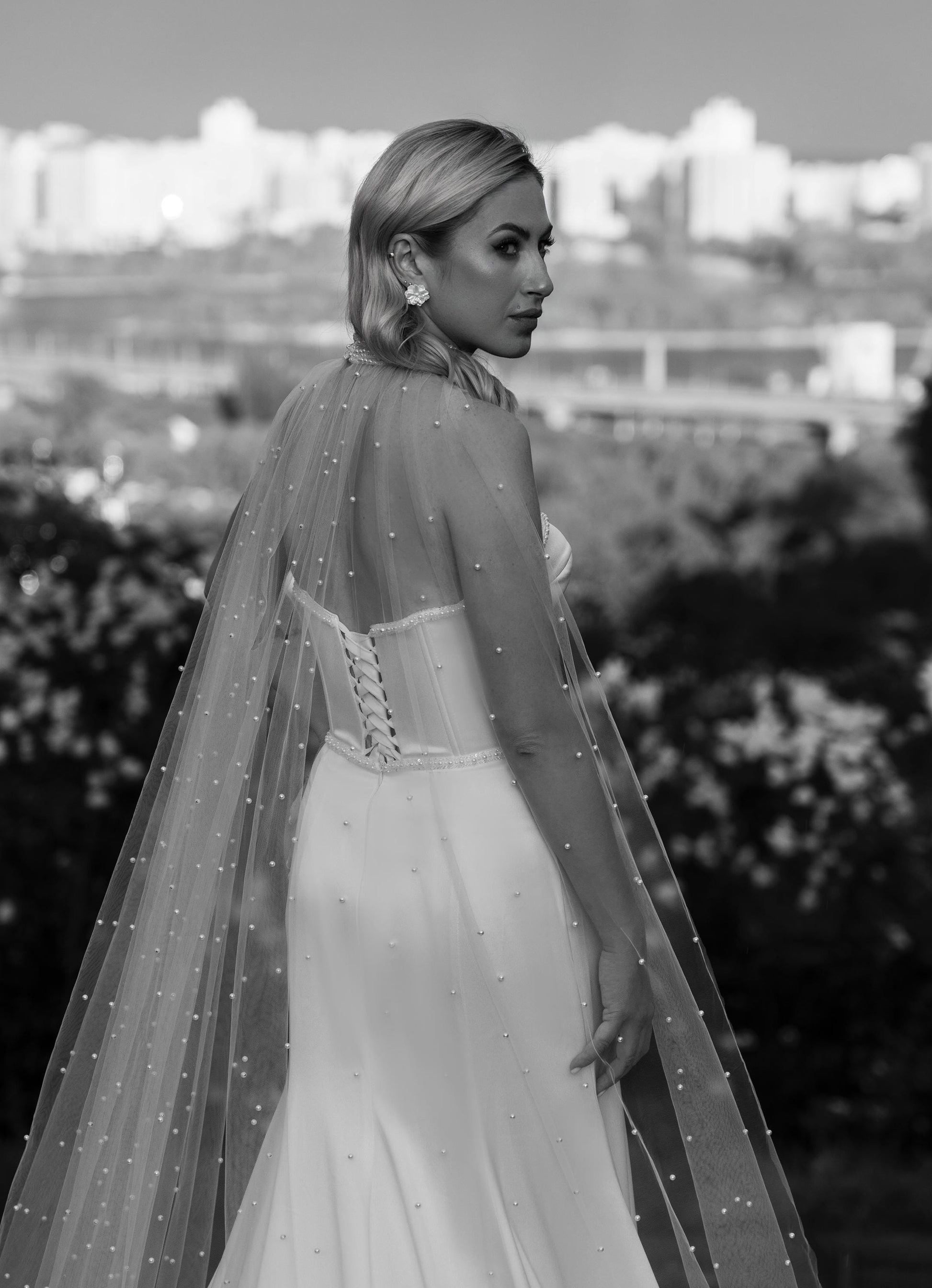 Mermaid Wedding Dress with Illusion Corset and Pearl Tulle Cape – Strapless Sweetheart Bridal Gown with Train
