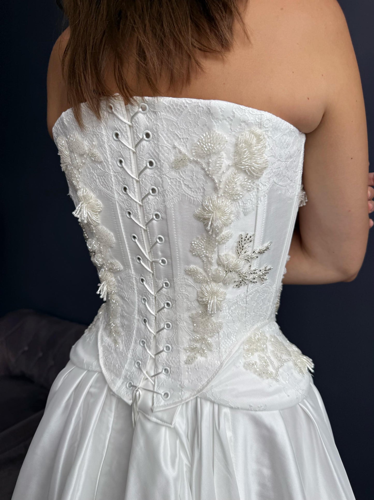 Luxury Ivory Corset Wedding Dress – Hand-Embroidered Bridal Gown – Taffeta Skirt with Slit – Unique Couture Wedding Outfit – Custom Made