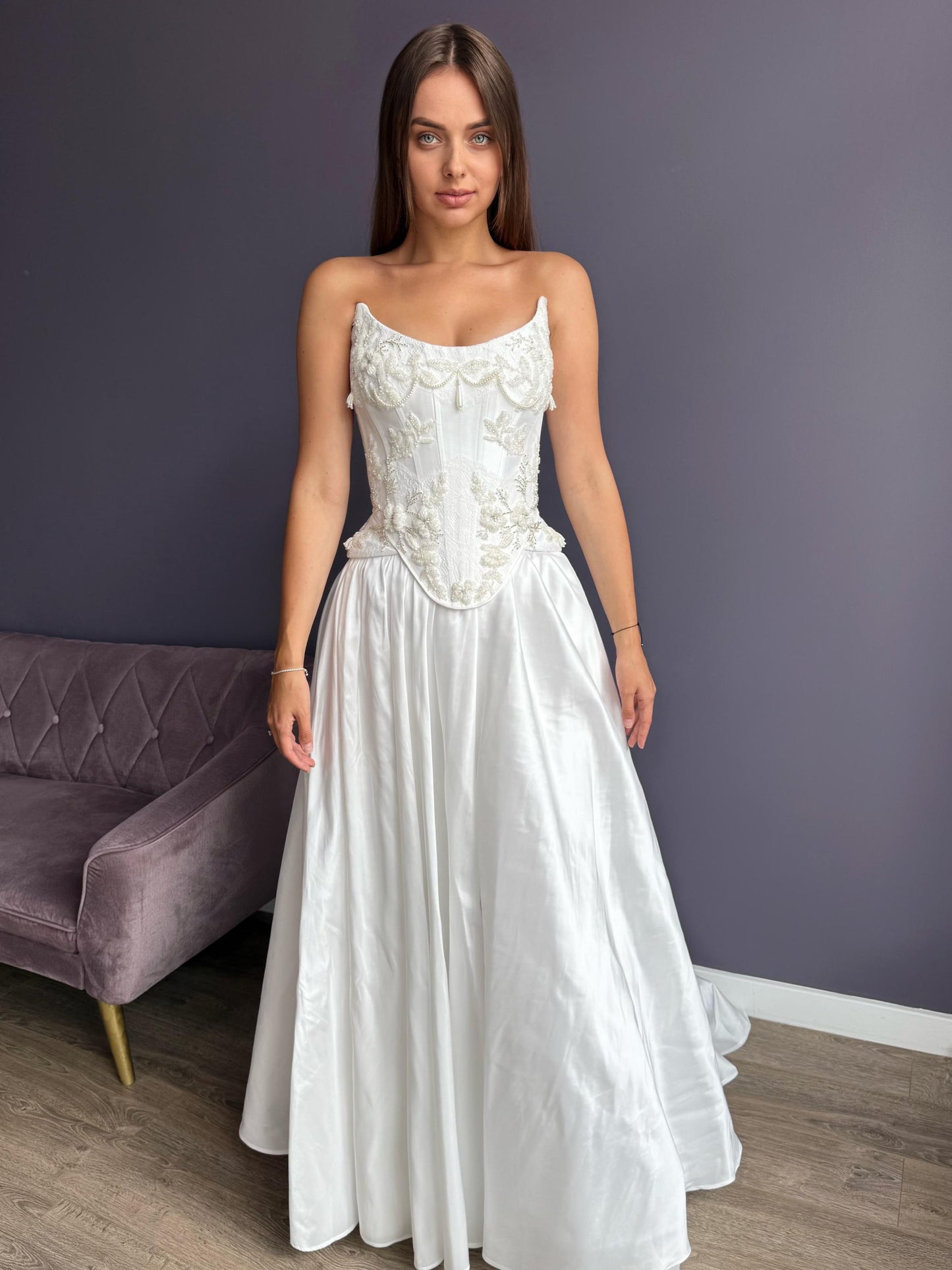 Luxury Ivory Corset Wedding Dress – Hand-Embroidered Bridal Gown – Taffeta Skirt with Slit – Unique Couture Wedding Outfit – Custom Made